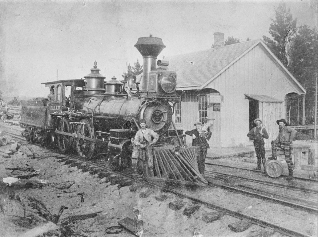 Au Train Depot with Train